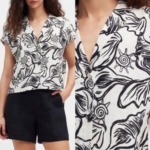 Women’s Black & White Floral V-Neck Short Sleeve Top